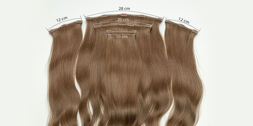 Un kit complet d'extensions de cheveux humains à clipser soi-même, mettant en avant le système de fixation temporaire sans chaleur ni colle.